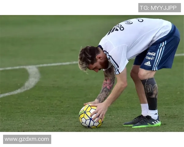 浑身纹身的足球明星展现个性与激情的完美结合 浑身纹身的足球明星展现个性与激情的完美结合