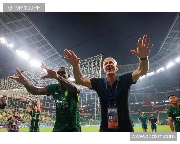 纹英文图案足球明星的魅力与风采解析及其对球迷文化的影响 纹英文图案足球明星的魅力与风采解析及其对球迷文化的影响