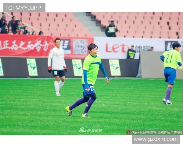 足球场上的魔术师会特技的明星球员们展现惊人技艺与魅力