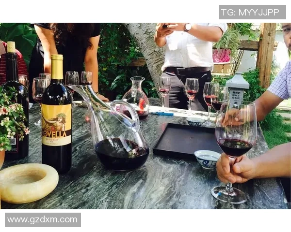 足球明星与美女的浪漫邂逅精彩瞬间视频大揭秘 足球明星与美女的浪漫邂逅精彩瞬间视频大揭秘