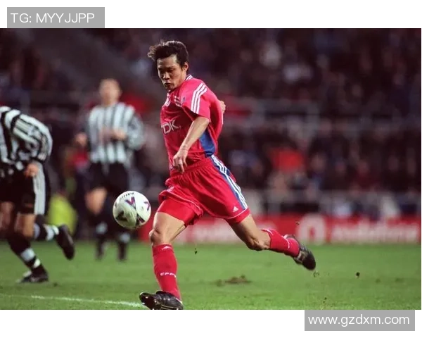 足球明星时尚穿搭解析名牌服饰如何提升球场魅力与个人风格 足球明星时尚穿搭解析名牌服饰如何提升球场魅力与个人风格