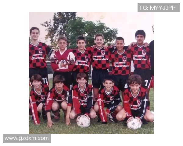 足球明星老男孩重聚视频回顾昔日辉煌与激情瞬间的感人故事 足球明星老男孩重聚视频回顾昔日辉煌与激情瞬间的感人故事