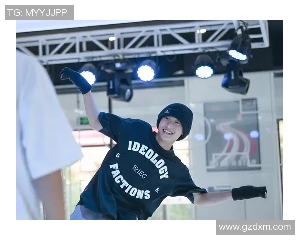 世界攀岩锦标赛点评：深圳滑板队的灵活性表现